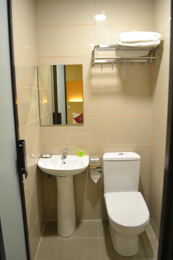 อีซี โฮเต็ล แอท อัมปัง Hotel Batu Empat ภายนอก รูปภาพ