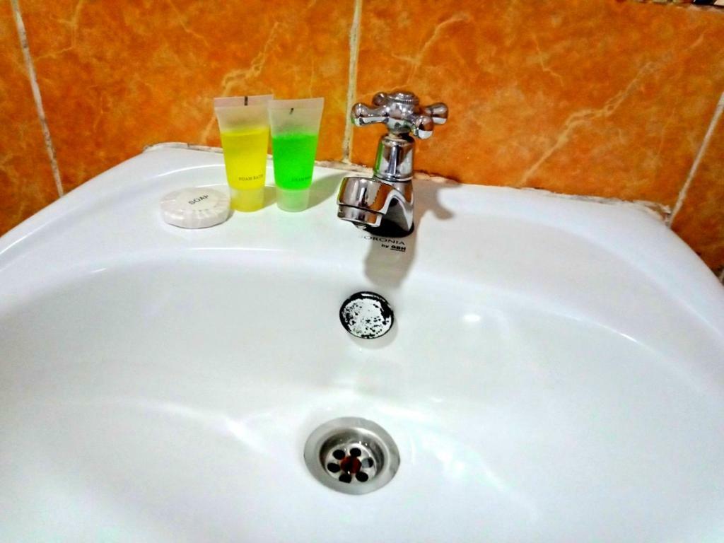 อีซี โฮเต็ล แอท อัมปัง Hotel Batu Empat ภายนอก รูปภาพ