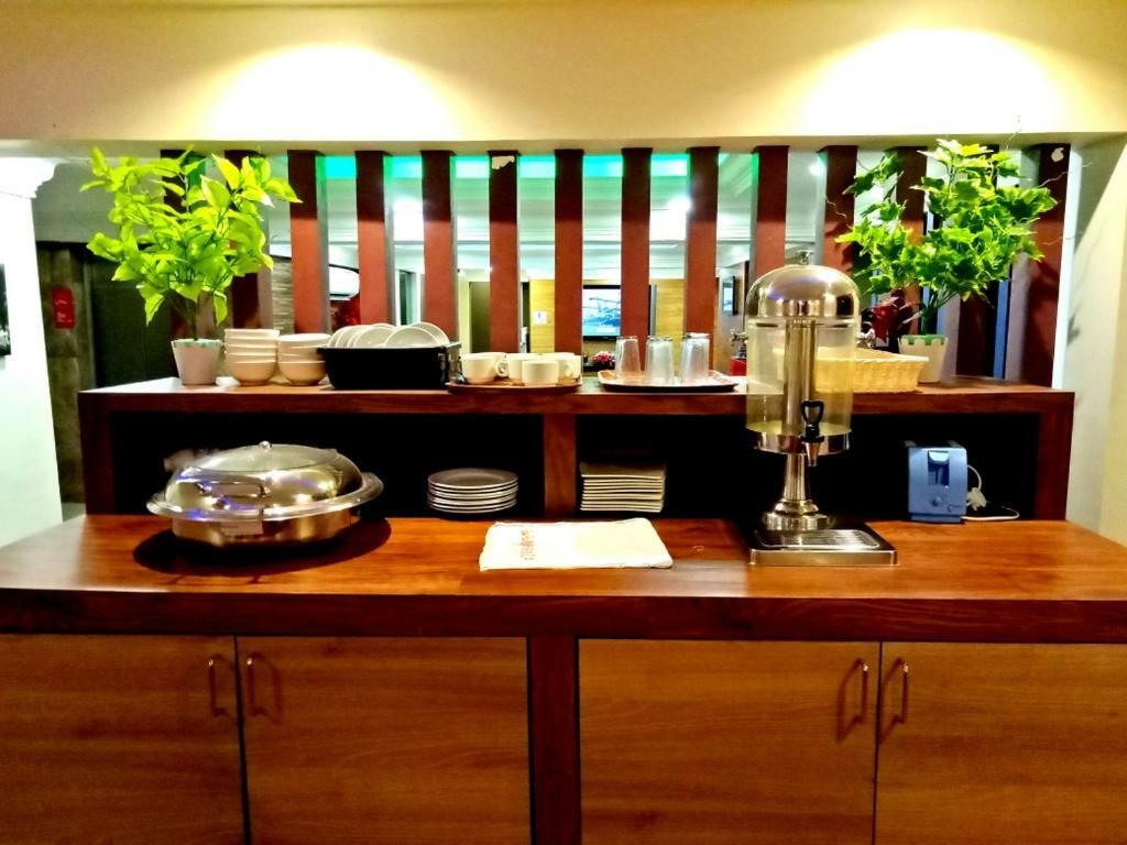 อีซี โฮเต็ล แอท อัมปัง Hotel Batu Empat ภายนอก รูปภาพ